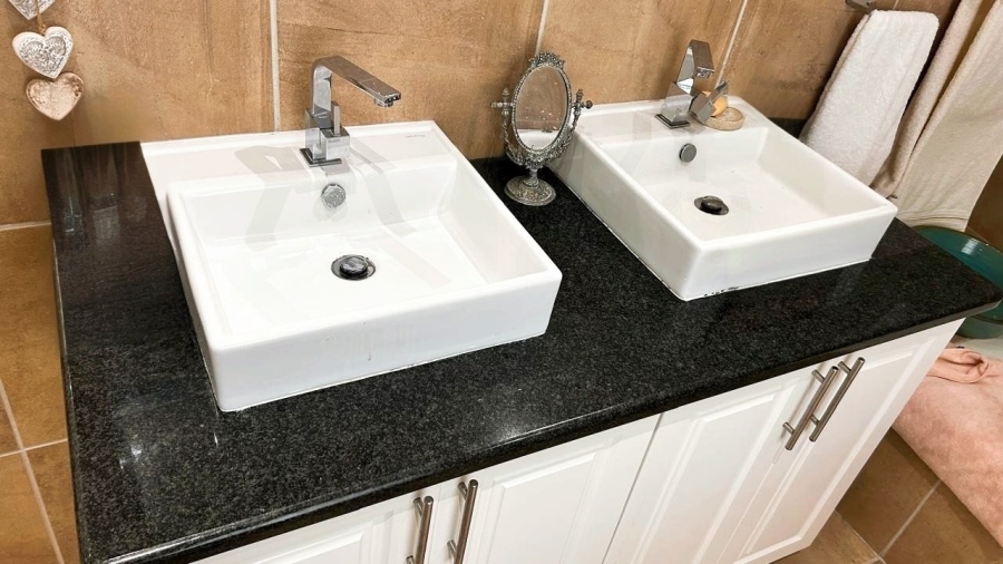 3 Bedroom Property for Sale in Kingswood Golf Estate Western Cape
